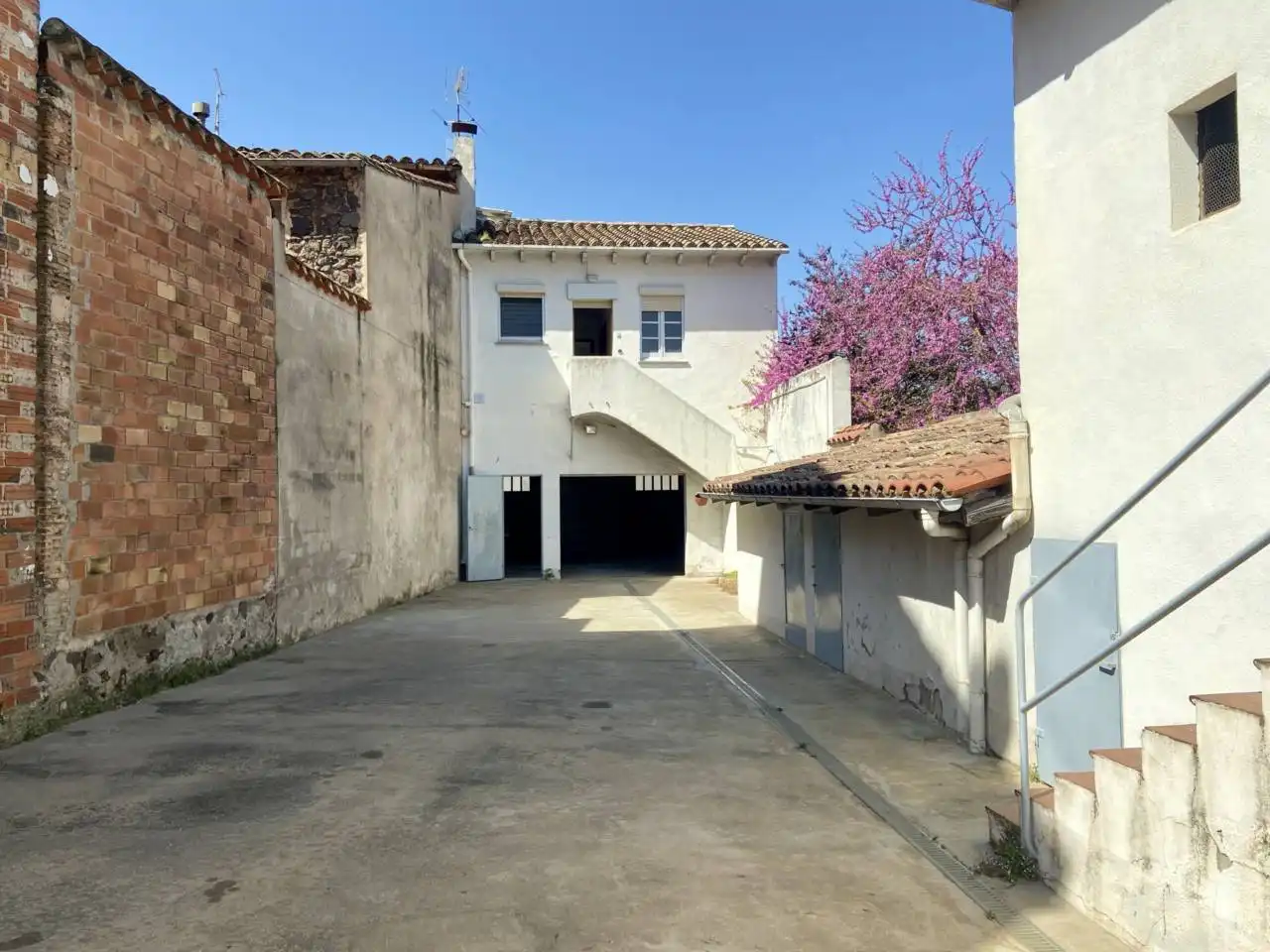 Vista exterior de Casa o xalet en venda en Sant Joan Les Fonts amb Calefacció i Jardí privat