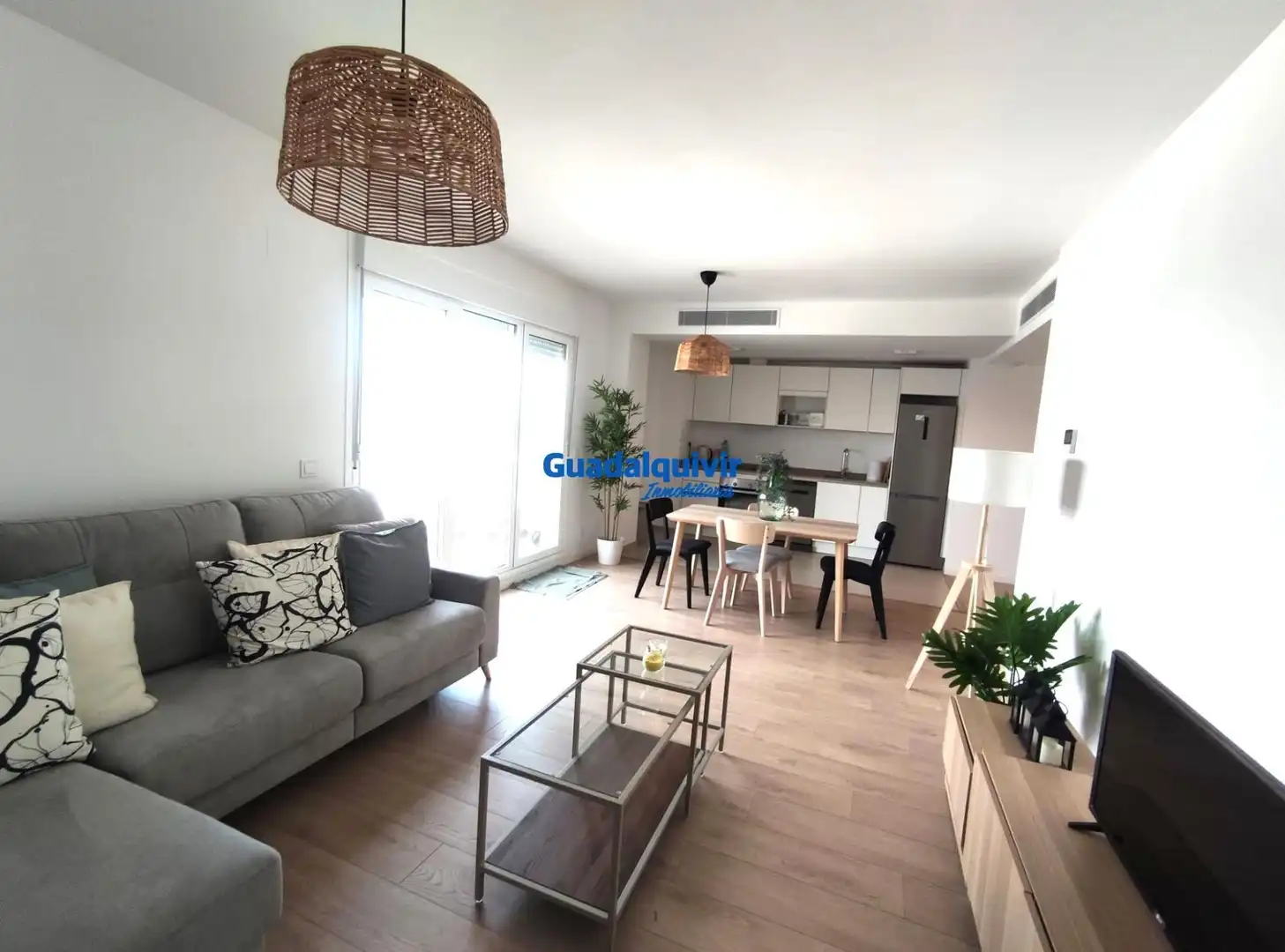 Living room of Flat for rent in Camas  with Air Conditioner, Private garden and Terrace