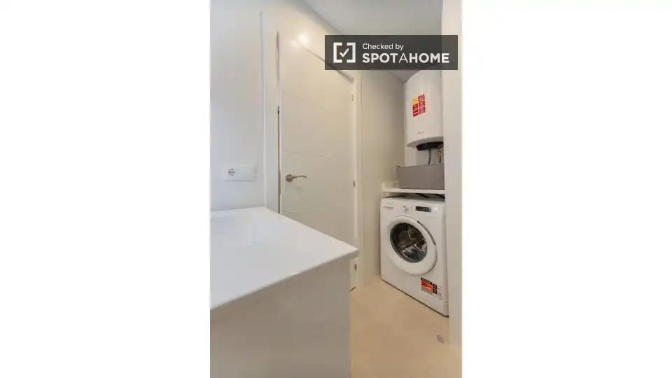 Appartamento con terrazza in affitto a L'Eixample, imagen 12