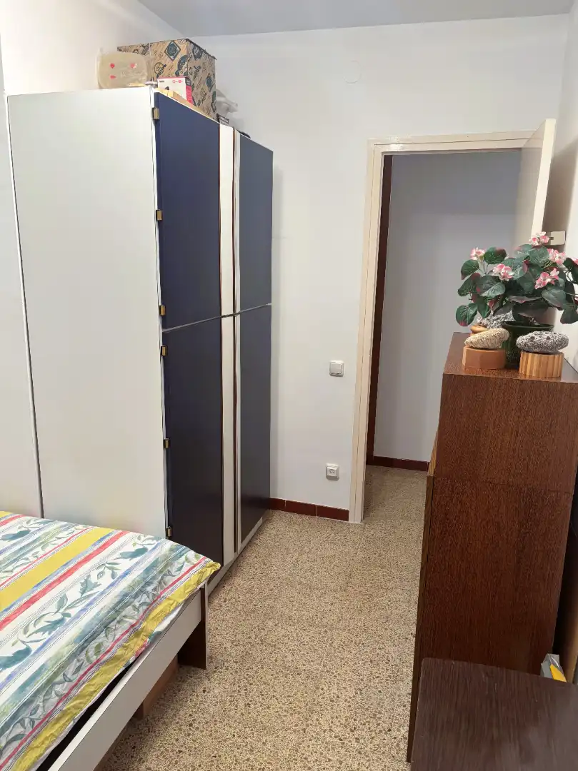 Bedroom of Flat for sale in L'Hospitalet de Llobregat  with Air Conditioner, Furnished and Oven