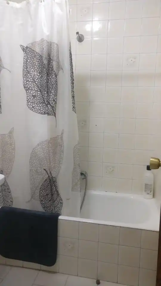 Baño de Piso de alquiler en Santiago de Compostela  con Calefacción y Amueblado