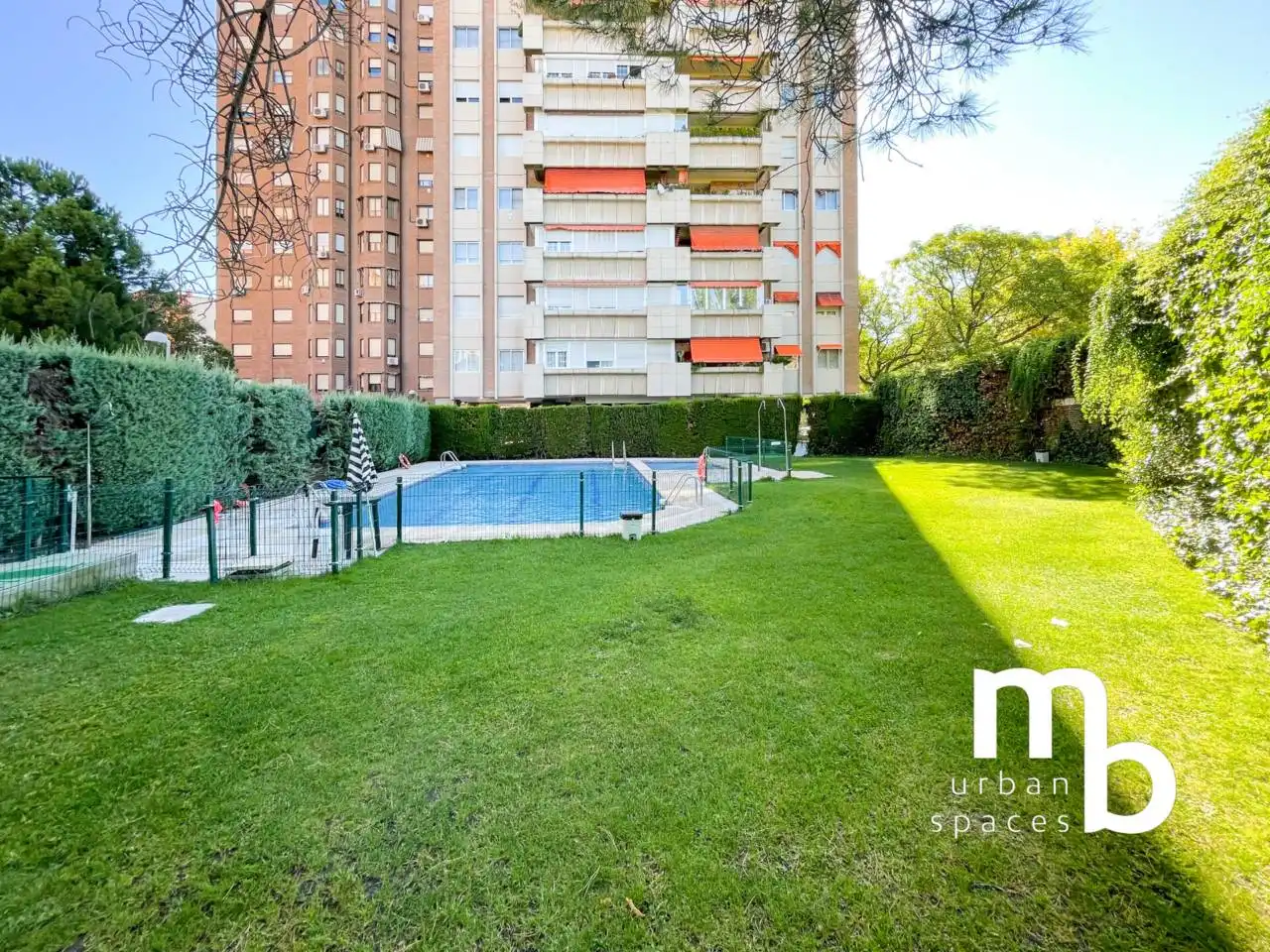 Piscina de Piso de alquiler en Madrid con Aire acondicionado, Calefacción y Parquet