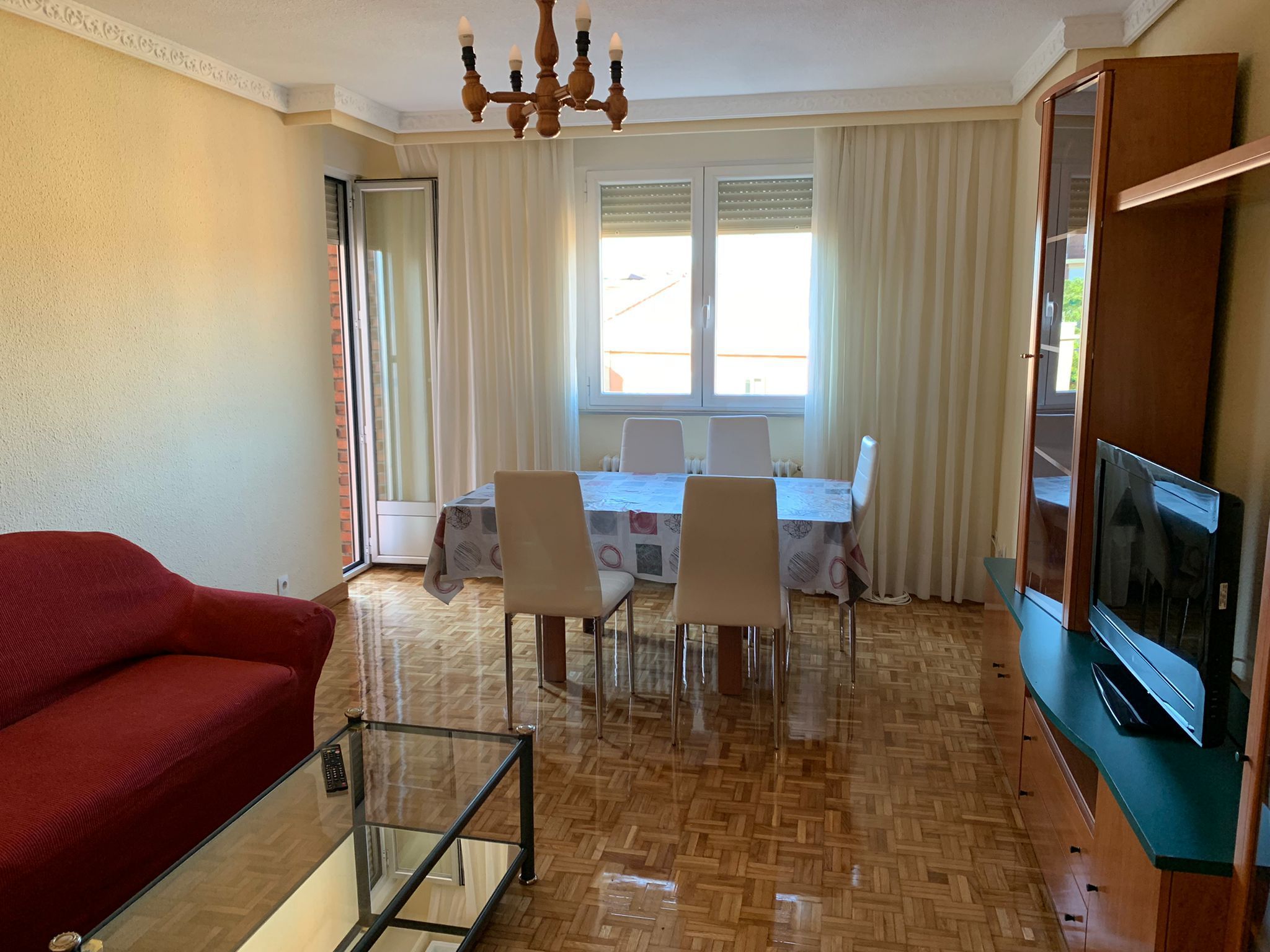 Living room of Flat to rent in Salamanca Capital  with Heating, Parquet flooring and Furnished