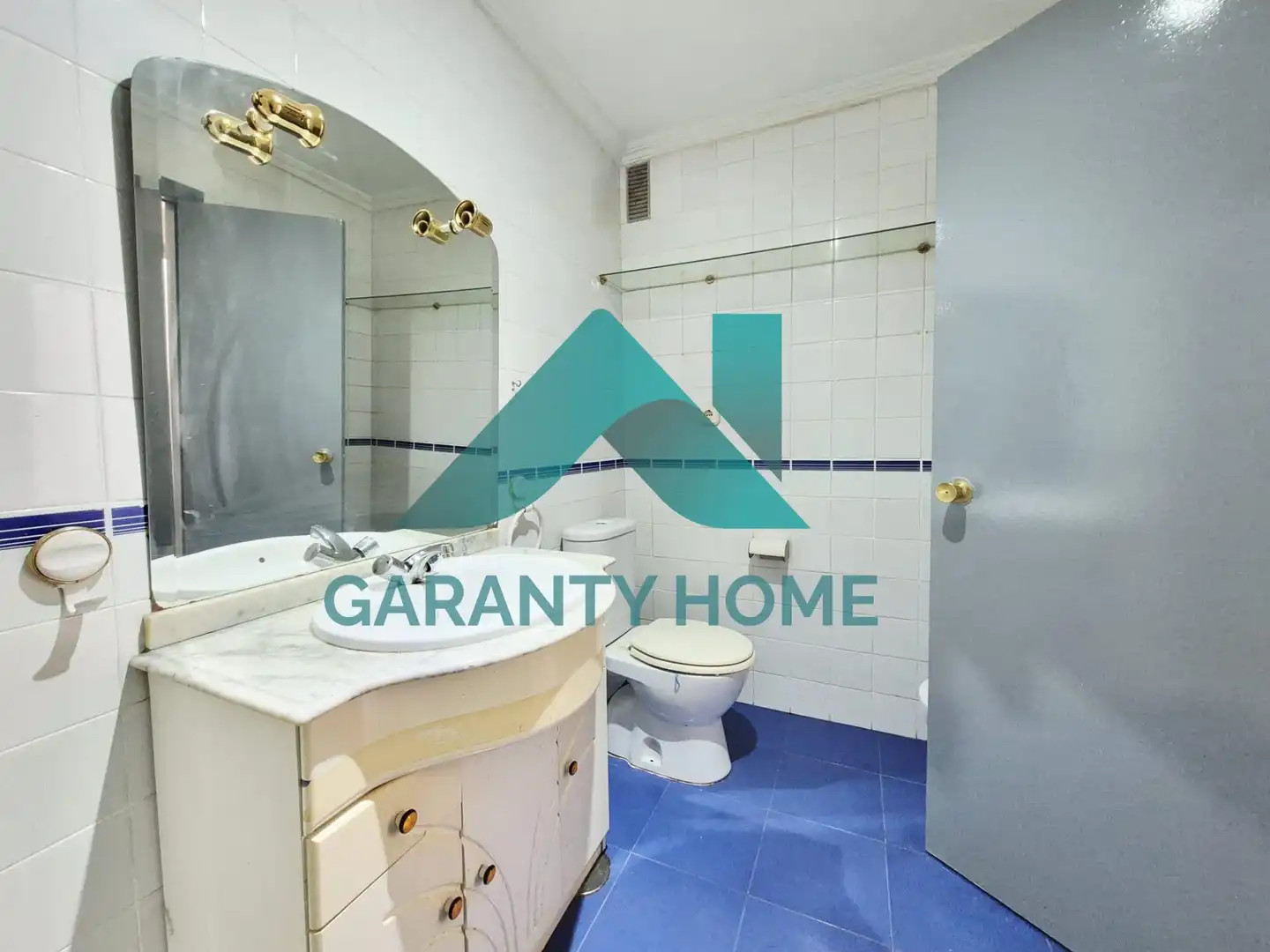 Bany de Apartament en venda en Cáceres amb Aire condicionat i Moblat