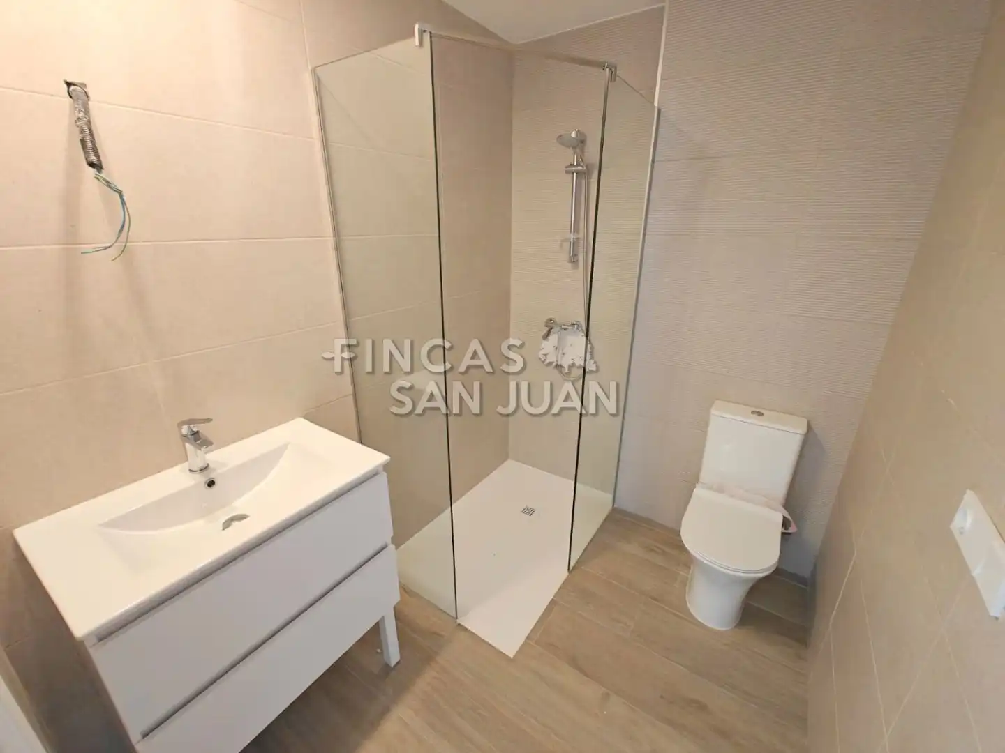 Baño de Piso de alquiler en Sant Joan d'Alacant con Aire acondicionado, Terraza y Trastero