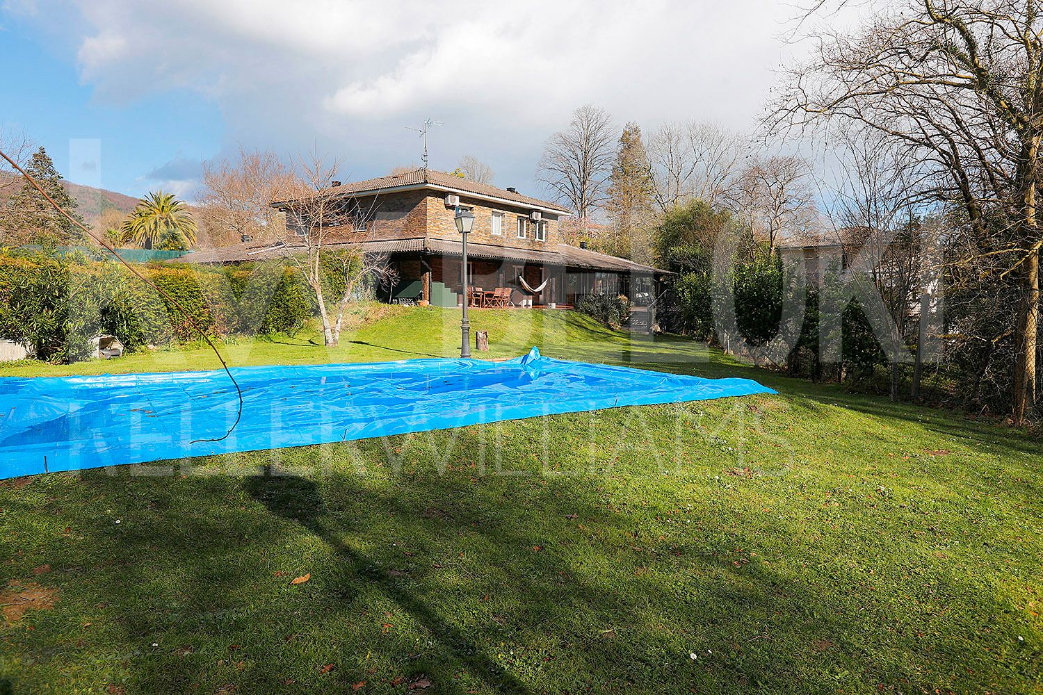 Piscina de Casa adosada en venda en Hondarribia amb Calefacció, Jardí privat i Terrassa