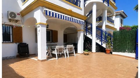 Apartamento en planta baja orientado al sur en complejo en primera línea en Vera Playa
