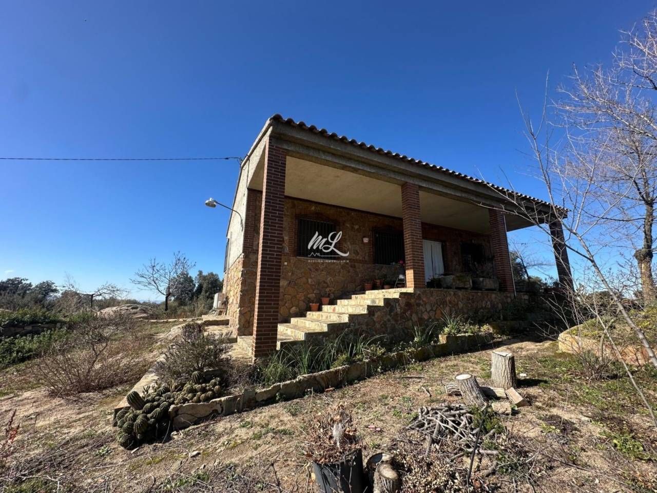 Vista exterior de Finca rústica en venda en Mazarambroz amb Aire condicionat i Jardí privat