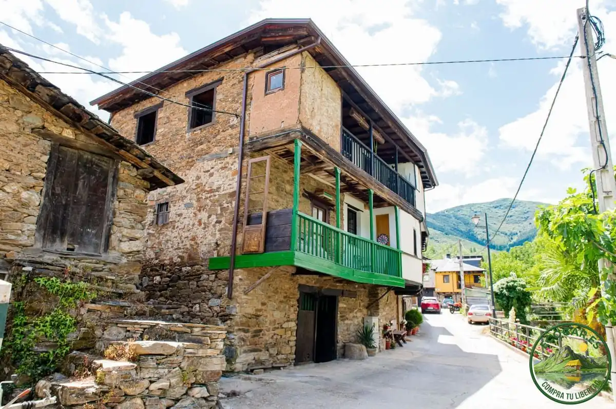 Vista exterior de Casa o chalet en venta en Ponferrada con Calefacción, Parquet y Terraza