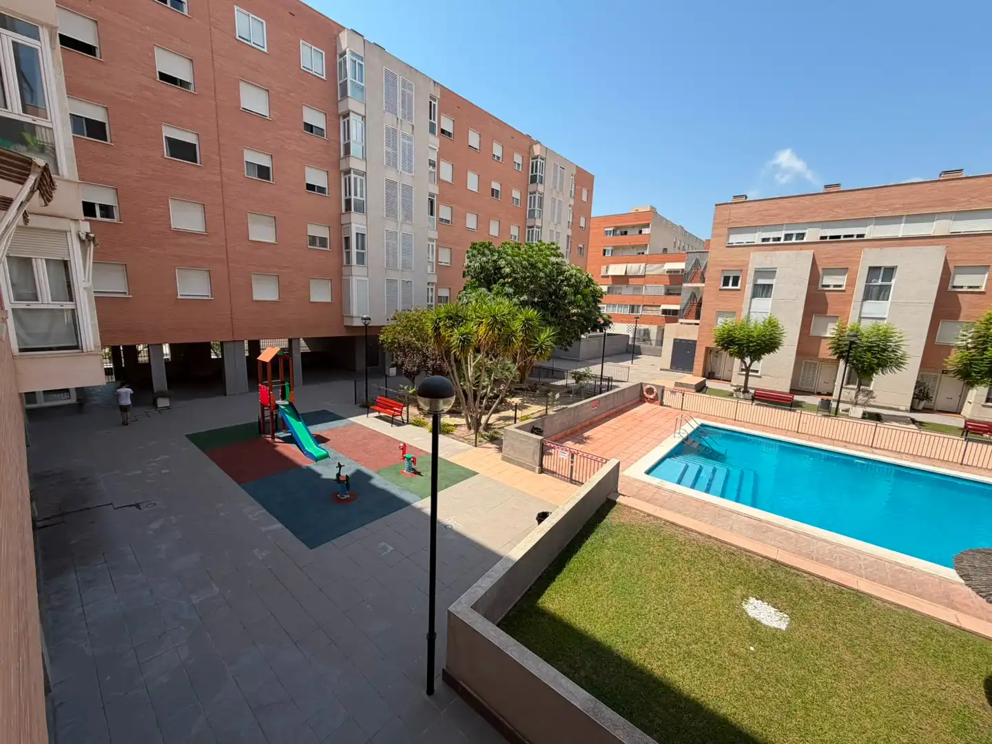 Piscina de Pis en venda en Alicante / Alacant amb Moblat