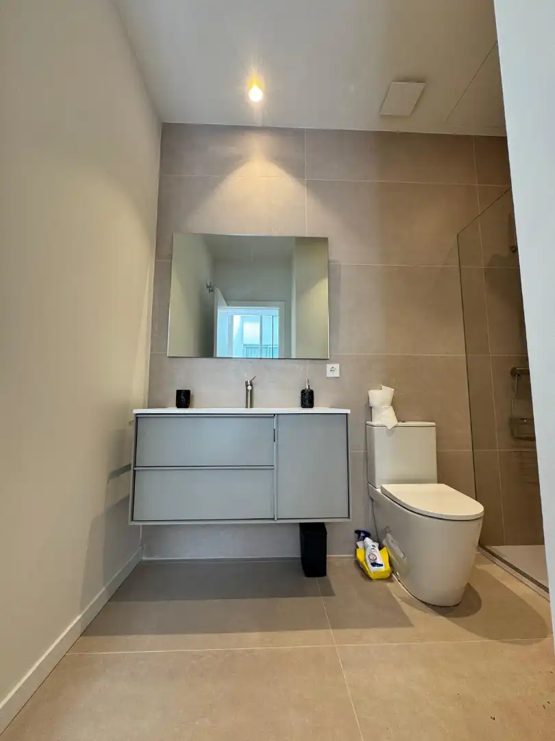 Baño de Piso para compartir en Valencia con Aire acondicionado, Calefacción y Amueblado
