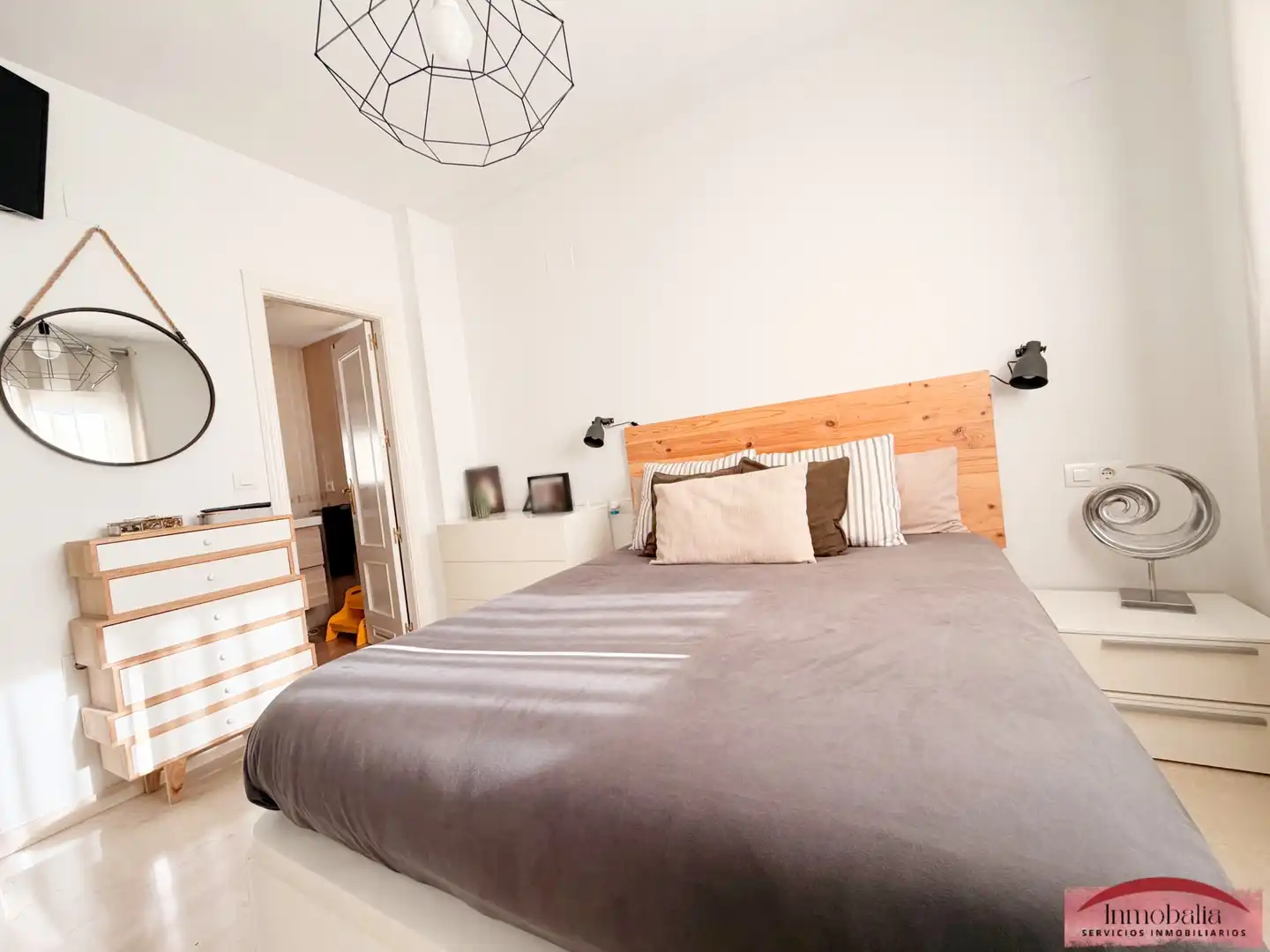Habitación de Piso en venta en Sevilla con Aire acondicionado, Terraza y Trastero