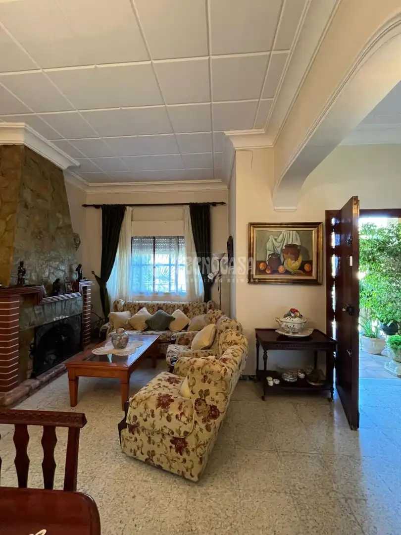 Sala de estar de Casa o chalet en venta en Mairena del Alcor con Aire acondicionado, Calefacción y Piscina comunitaria