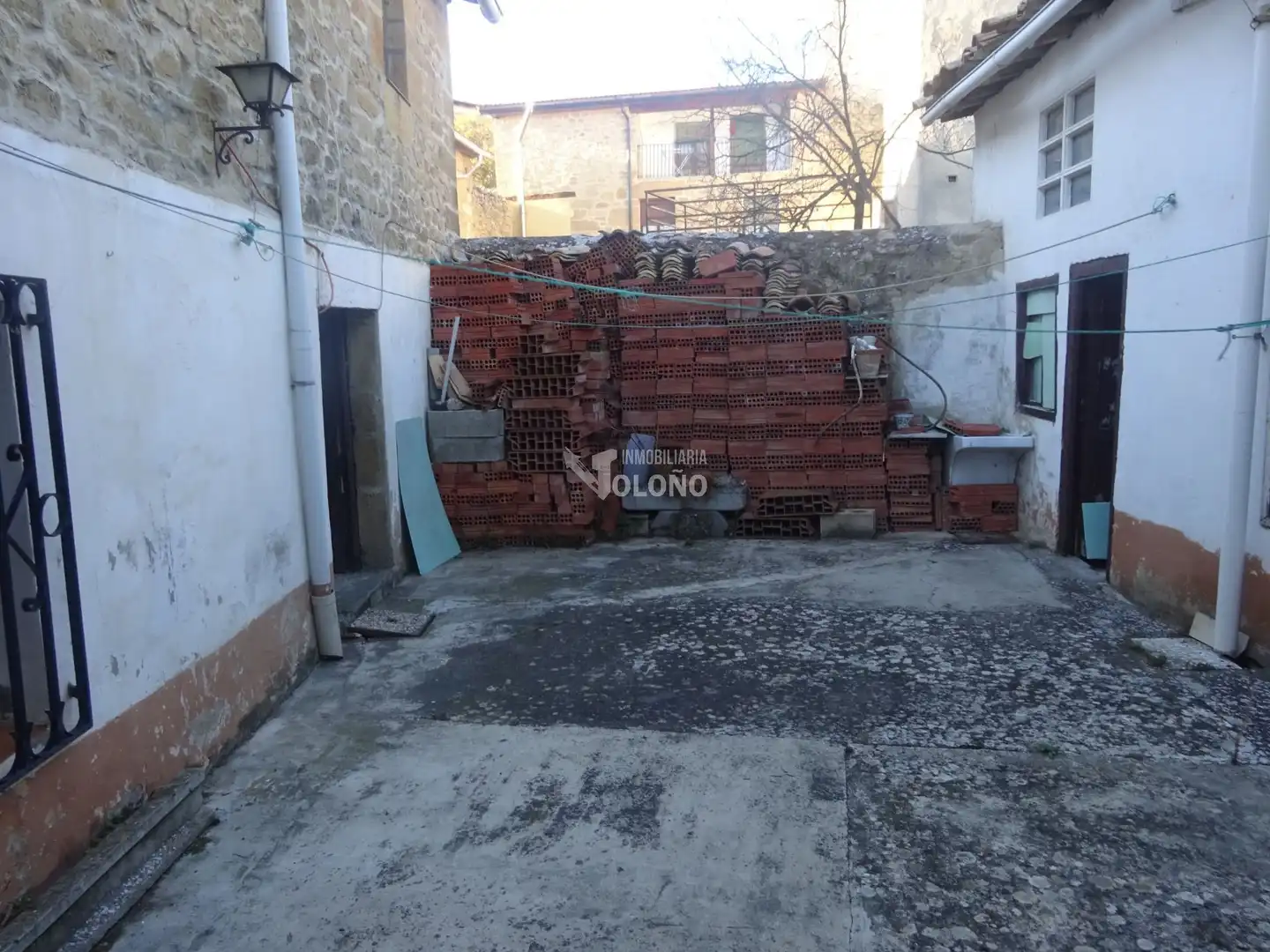 Houses for sale in Leza  with Storage room and Furnished