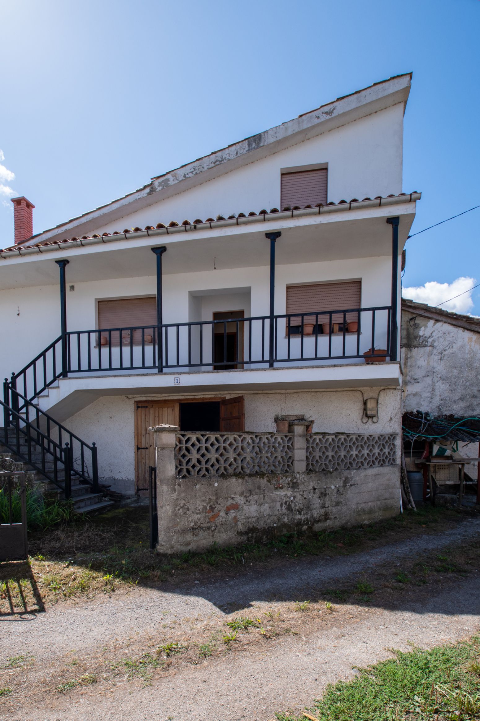 Vista exterior de Casa adosada en venda en Villaviciosa amb Jardí privat, Terrassa i Traster