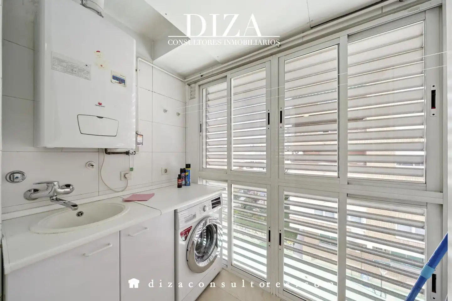 Vista exterior de Piso en venta en Madrid con Aire acondicionado, Calefacción y Jardín privado