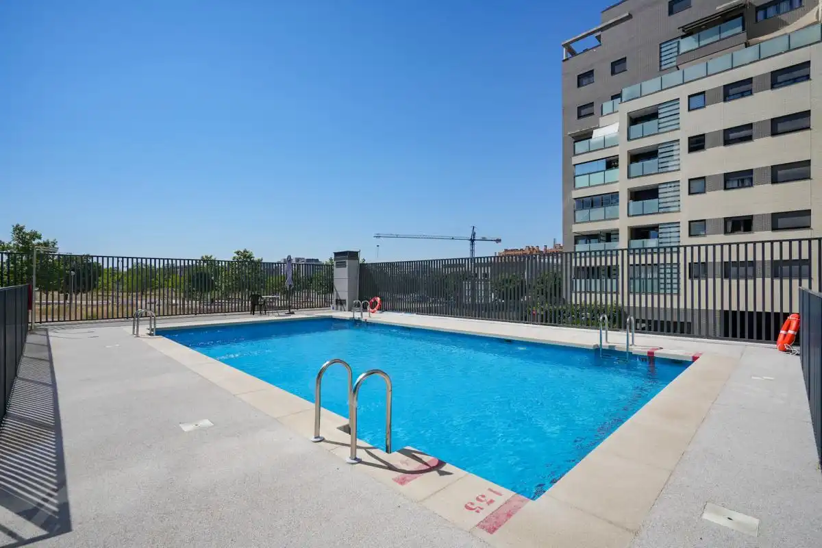 Swimming pool of Flat for sale in Madrid  with Air Conditioner, Heating and Private garden