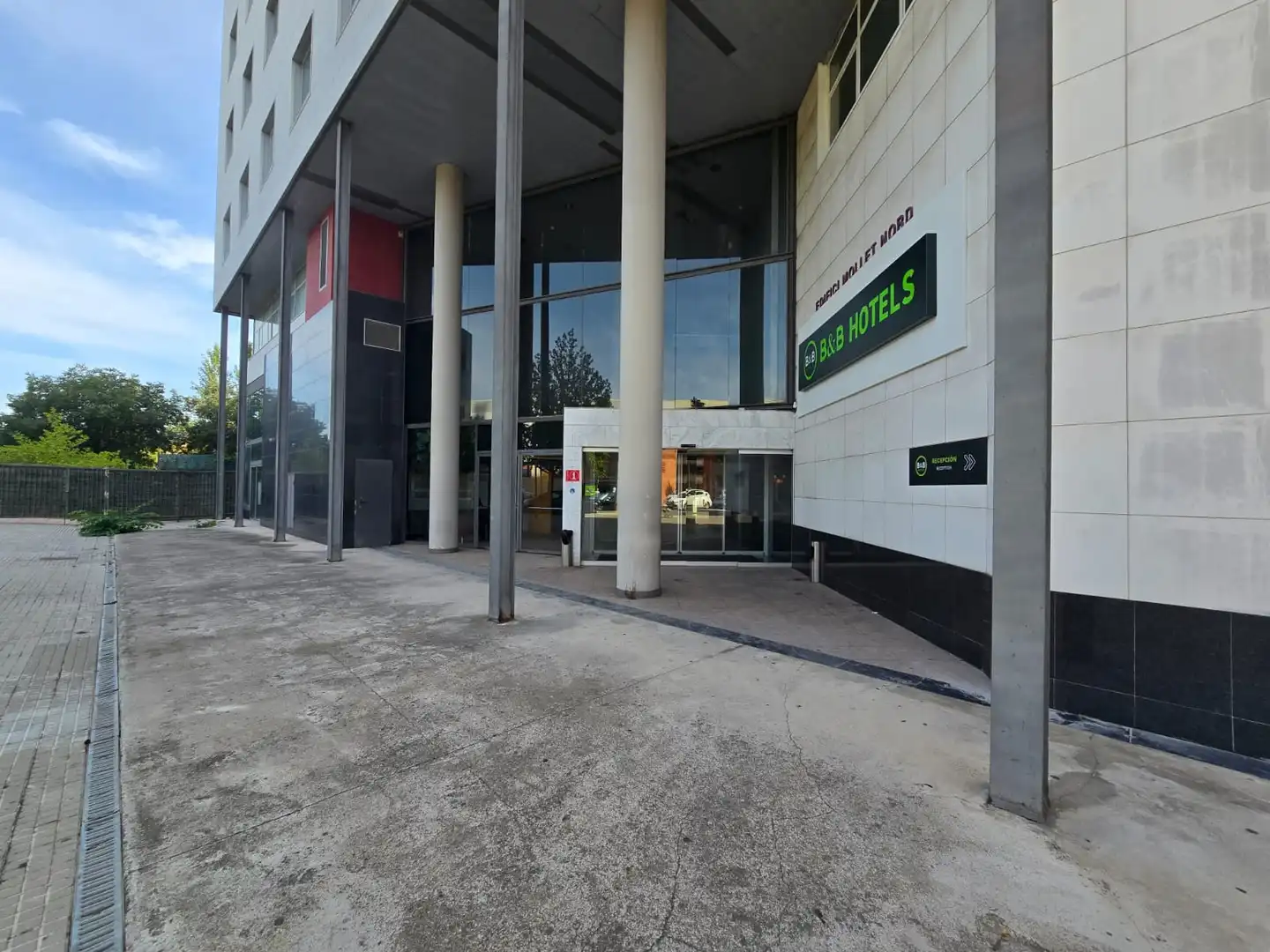 Außenansicht von Büro zum Verkauf in Mollet del Vallès mit Klimaanlage