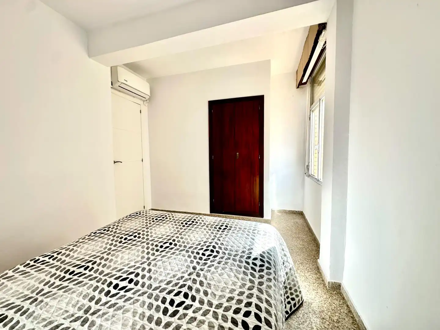 Habitación de Apartamento de alquiler en Gandia con Aire acondicionado, Calefacción y Amueblado
