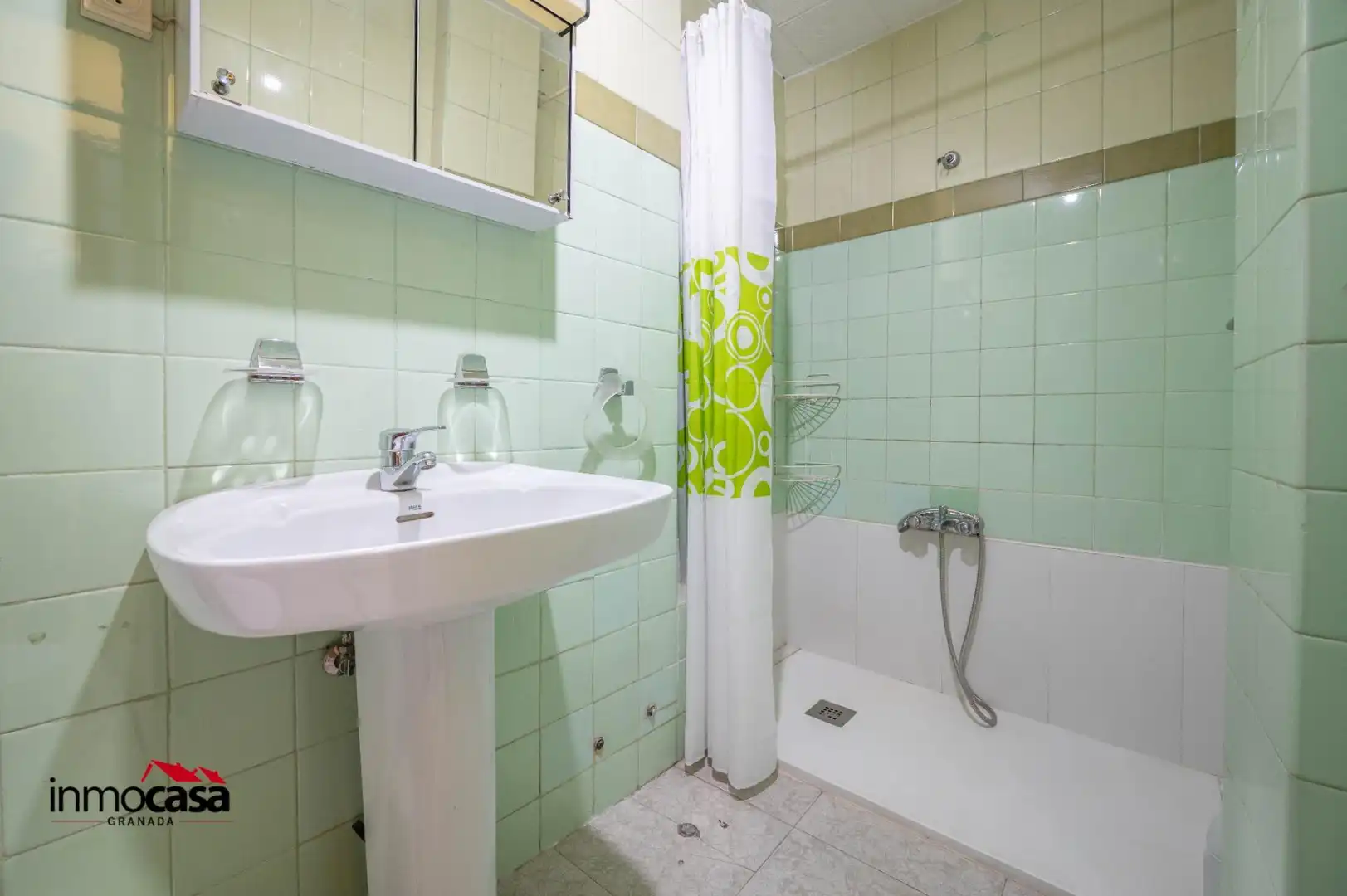 Badezimmer von Wohnung zum Verkauf in Granada mit Klimaanlage und Möbliert