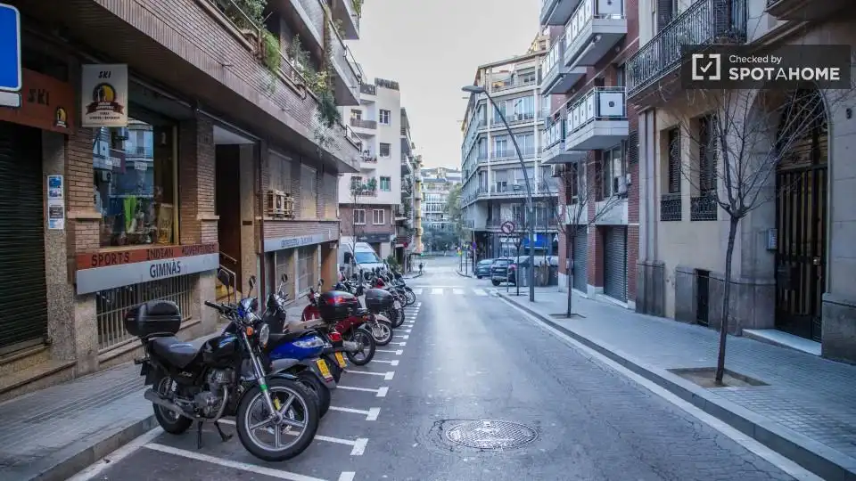 Habitació a Sant Gervasi- Galvany