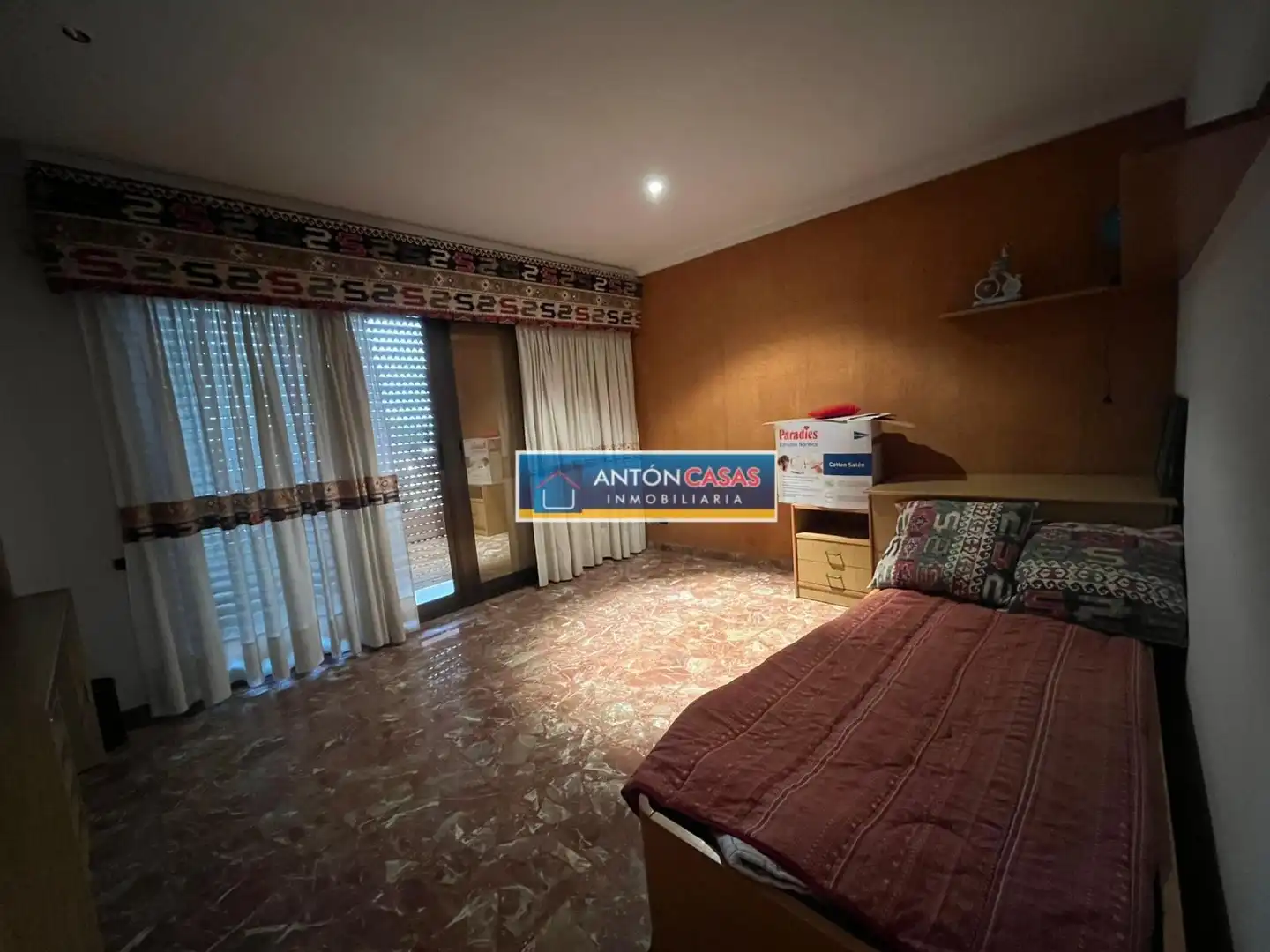 Schlafzimmer von Dachboden zum Verkauf in Elda mit Balkon und Alarm