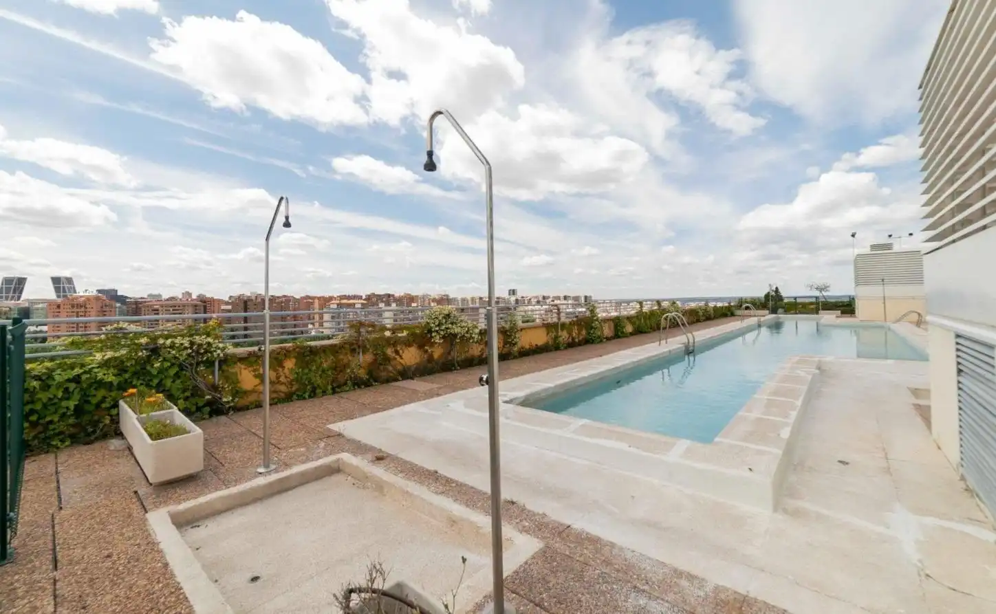 Swimming pool of Flat for sale in Madrid  with Heating, Parquet flooring and Community pool