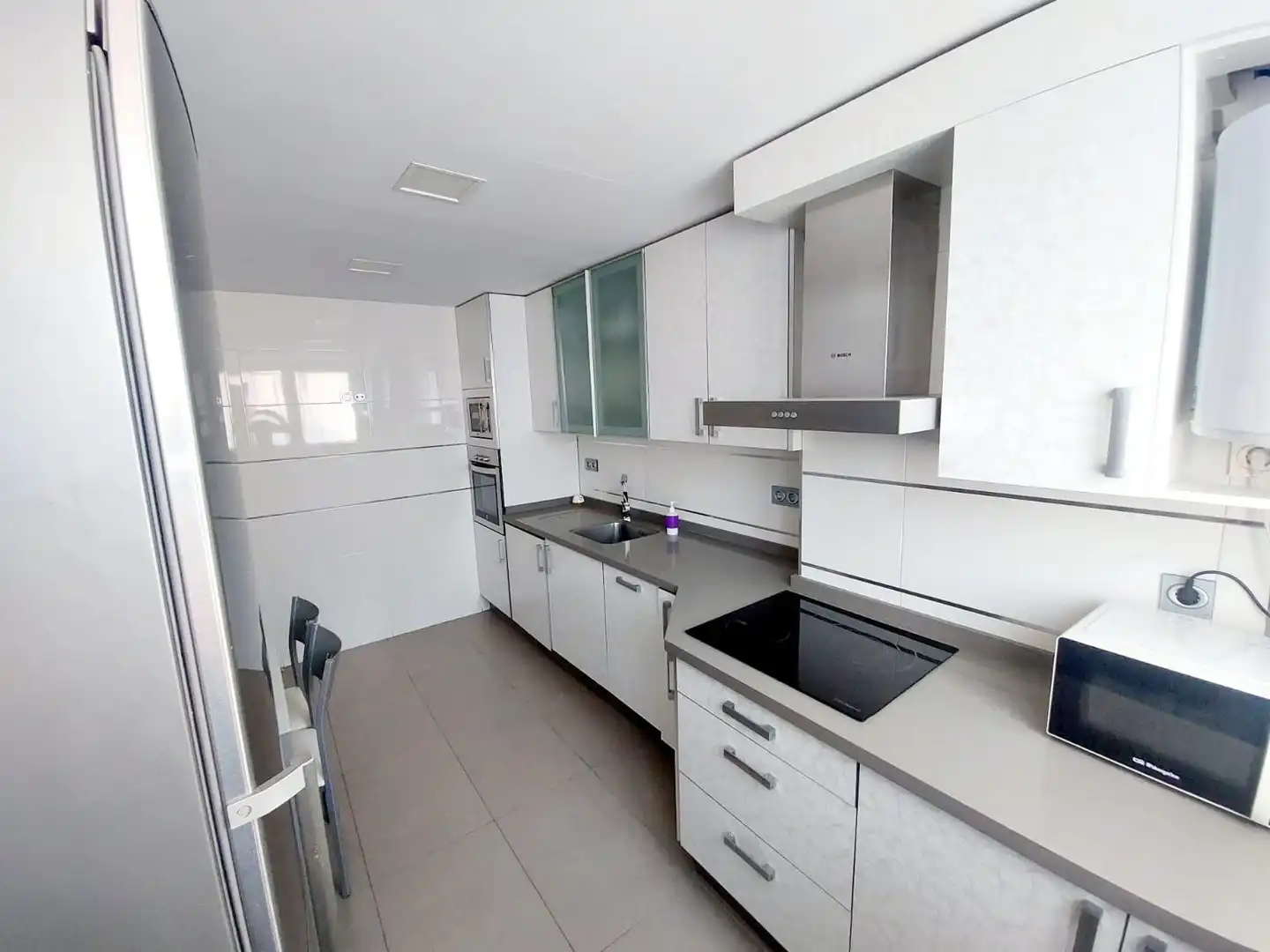 Cuina de Pis de lloguer en Cádiz amb Aire condicionat, Calefacció i Moblat