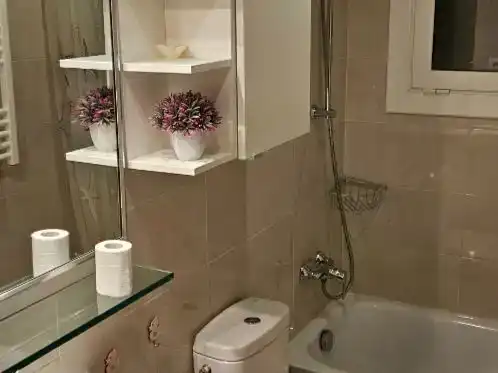Bany de Apartament de lloguer en Barcelona amb Jardí privat, Parquet i Moblat