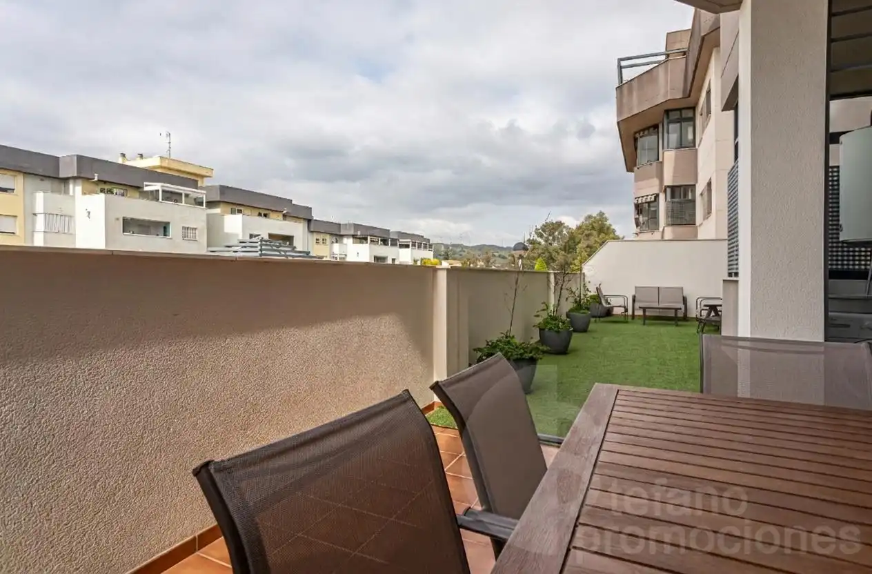 Terrasse von Erdgeschoss zum Verkauf in Málaga mit Klimaanlage, Privatgarten und Parkett