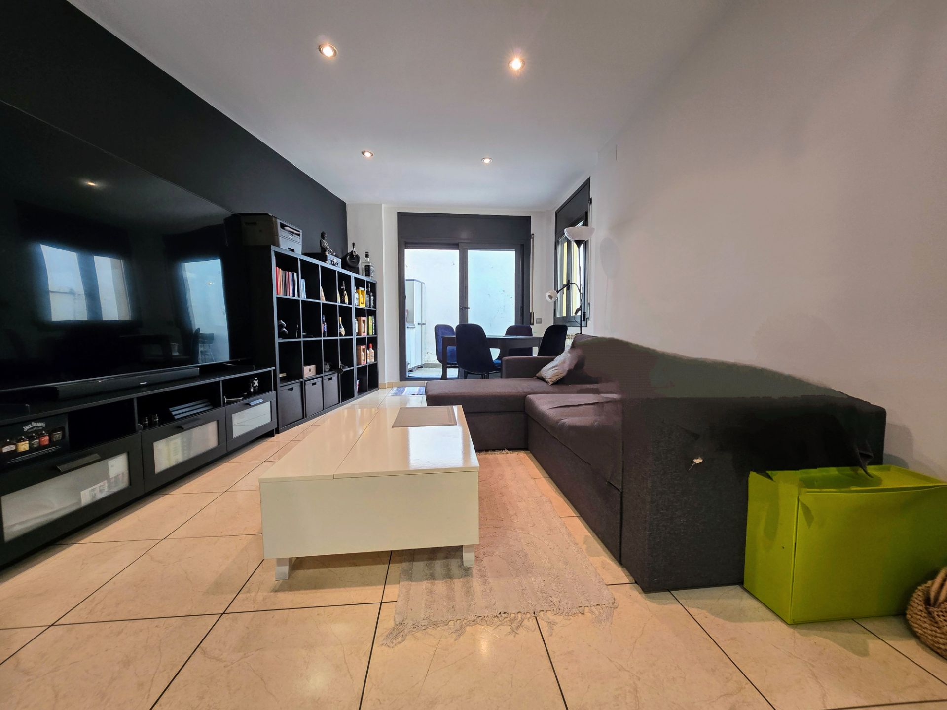 Sala d'estar de Pis en venda en Sant Hipòlit de Voltregà amb Calefacció, Terrassa i Forn