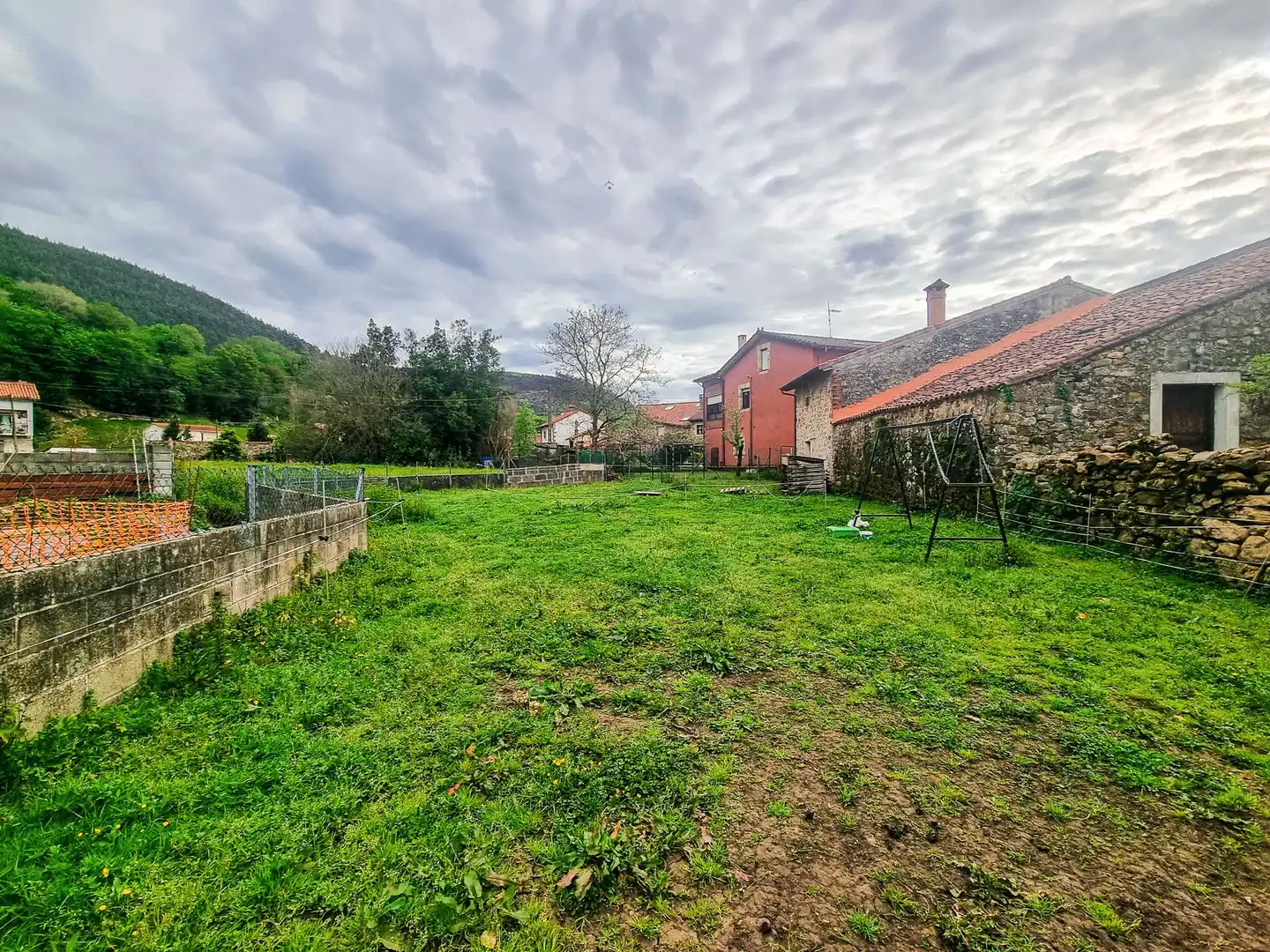 Houses for sale in Castañeda  with Private garden