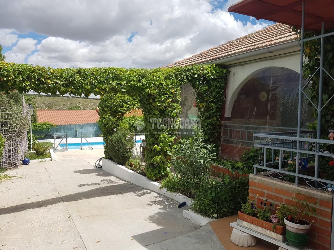 Piscina de Finca rústica en venda en Chinchón amb Calefacció i Jardí privat