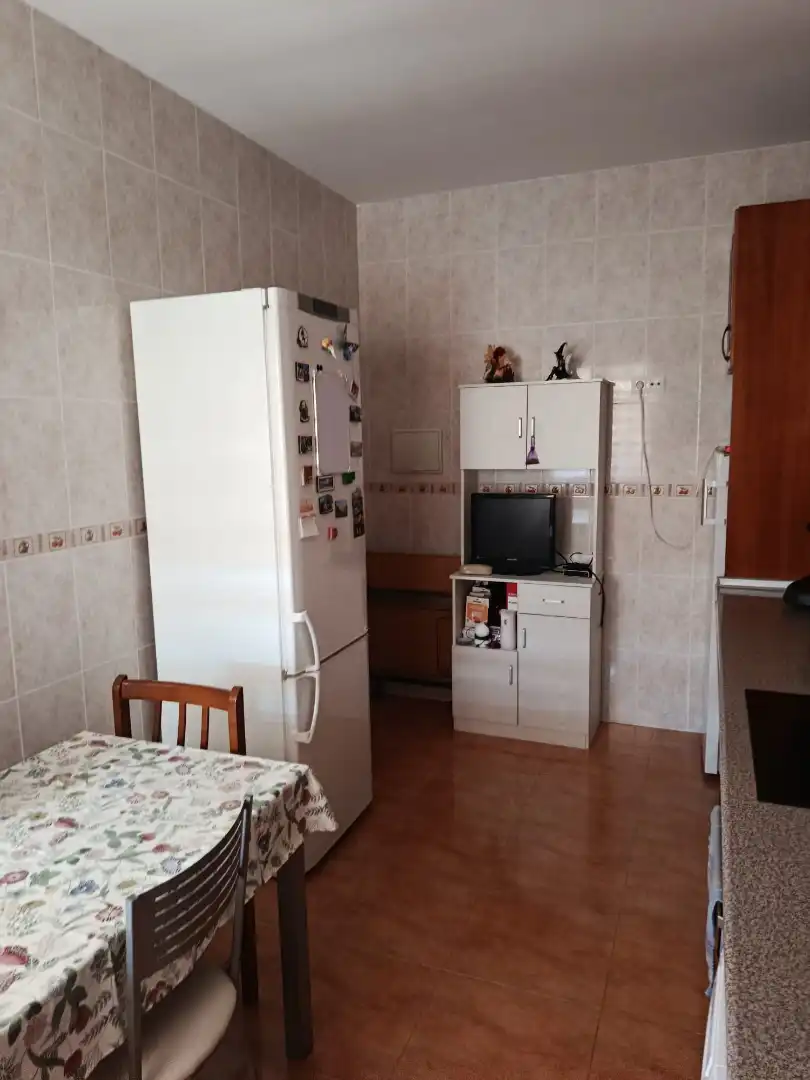 Cuina de Casa adosada en venda en Mota del Cuervo amb Calefacció, Terrassa i Moblat