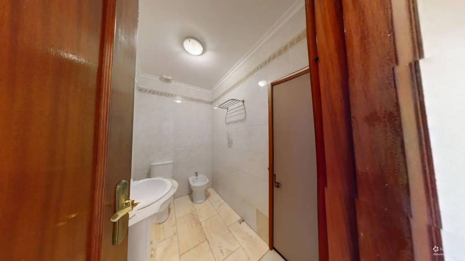Bathroom of Flat for sale in Sevilla  with Air Conditioner, Terrace and Storage room