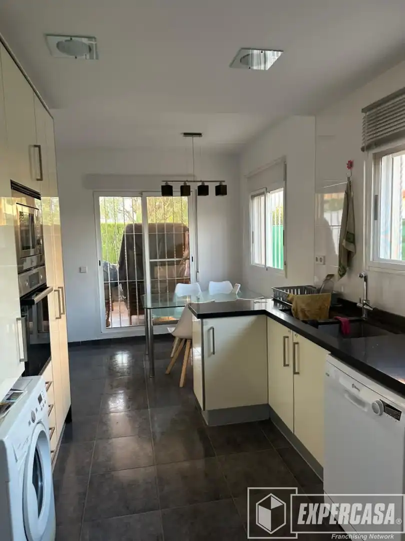 Kitchen of Houses for rent in La Pobla de Vallbona  with Air Conditioner, Heating and Terrace