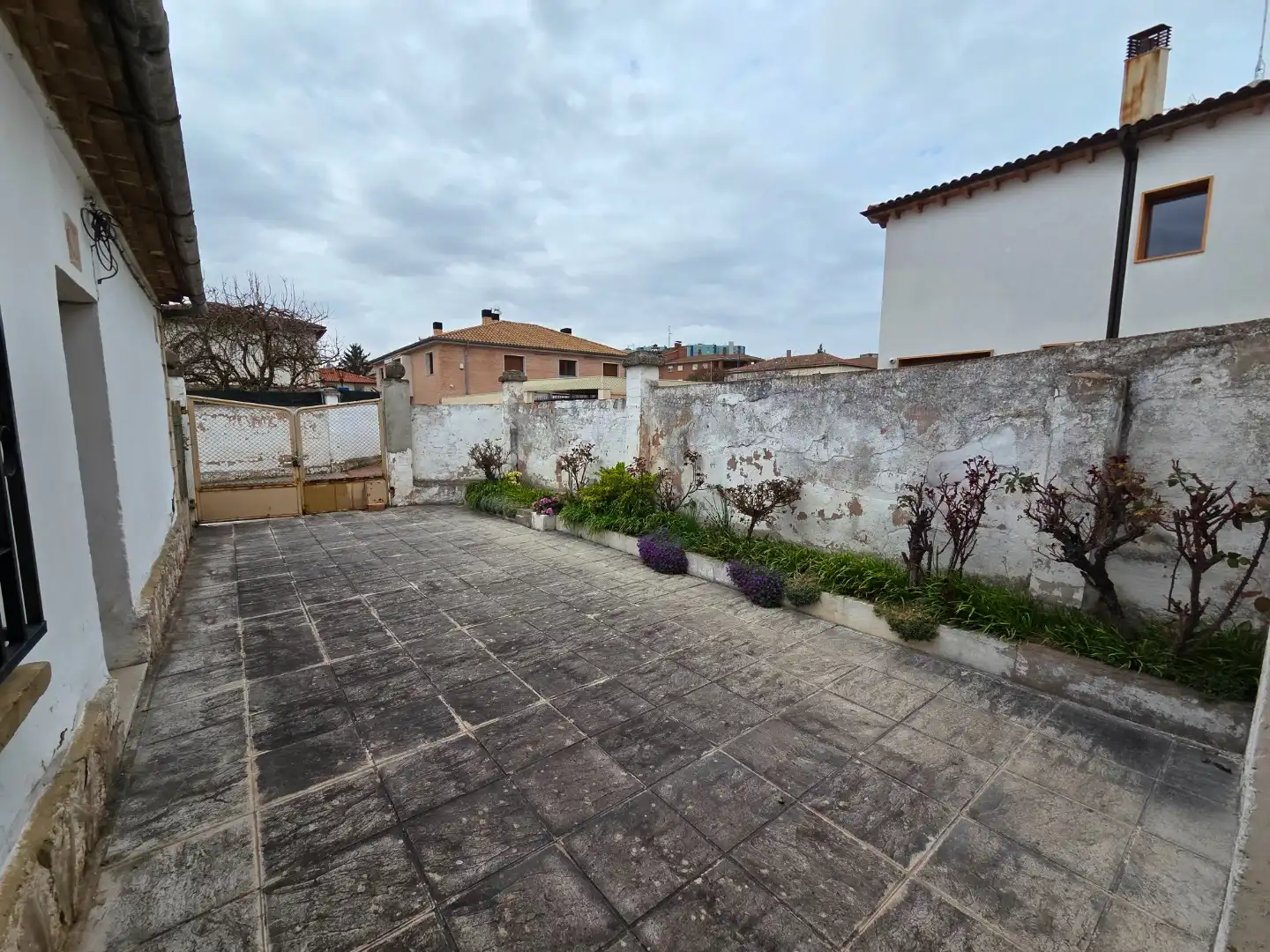 Jardí de Casa adosada en venda en Burgos amb Calefacció i Jardí privat