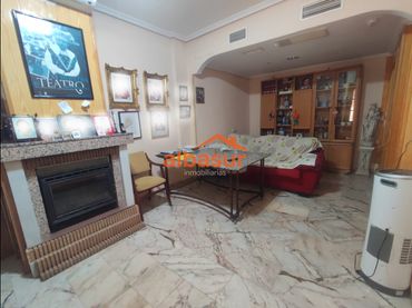 Casa con balcón en venta en Sur