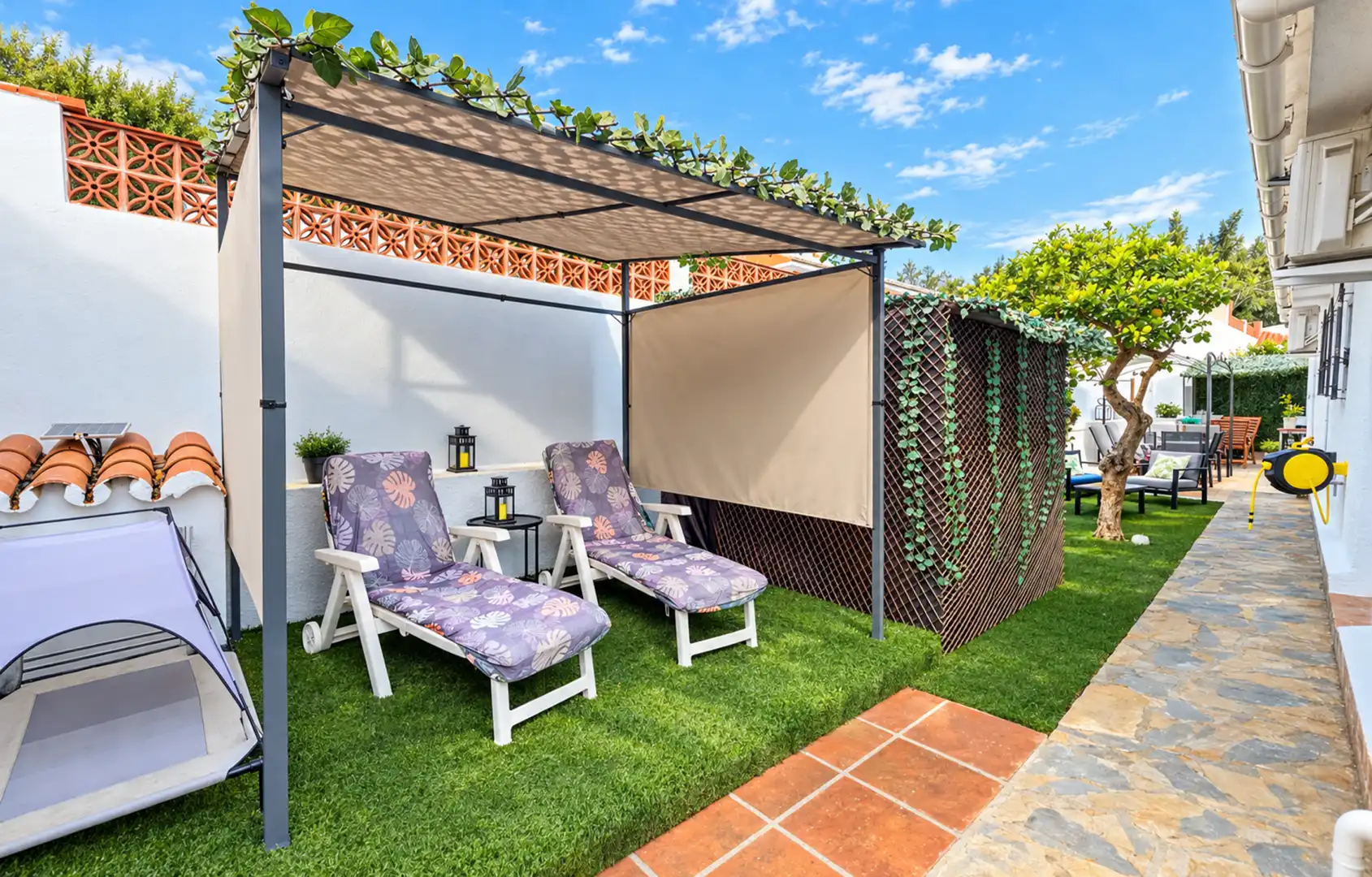 Terrace of Houses for sale in La Duquesa