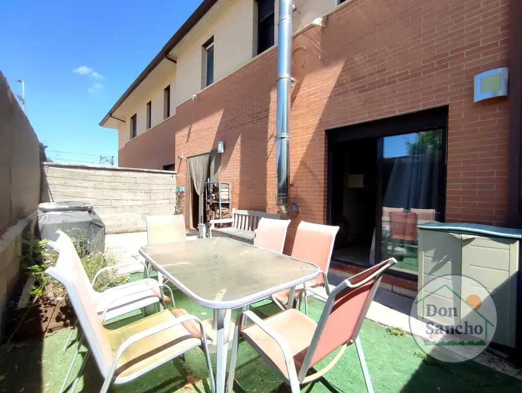 Terraza de Casa adosada en venta en Viana de Cega con Calefacción, Jardín privado y Terraza