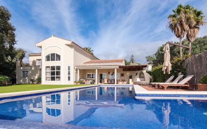 Piscina de Casa o xalet en venda en Sotogrande amb Aire condicionat, Jardí privat i Terrassa