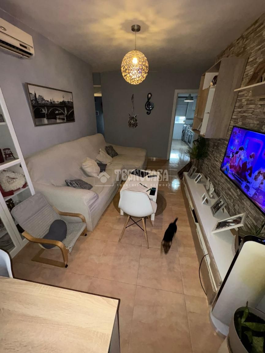 Living room of Flat for sale in  Sevilla Capital