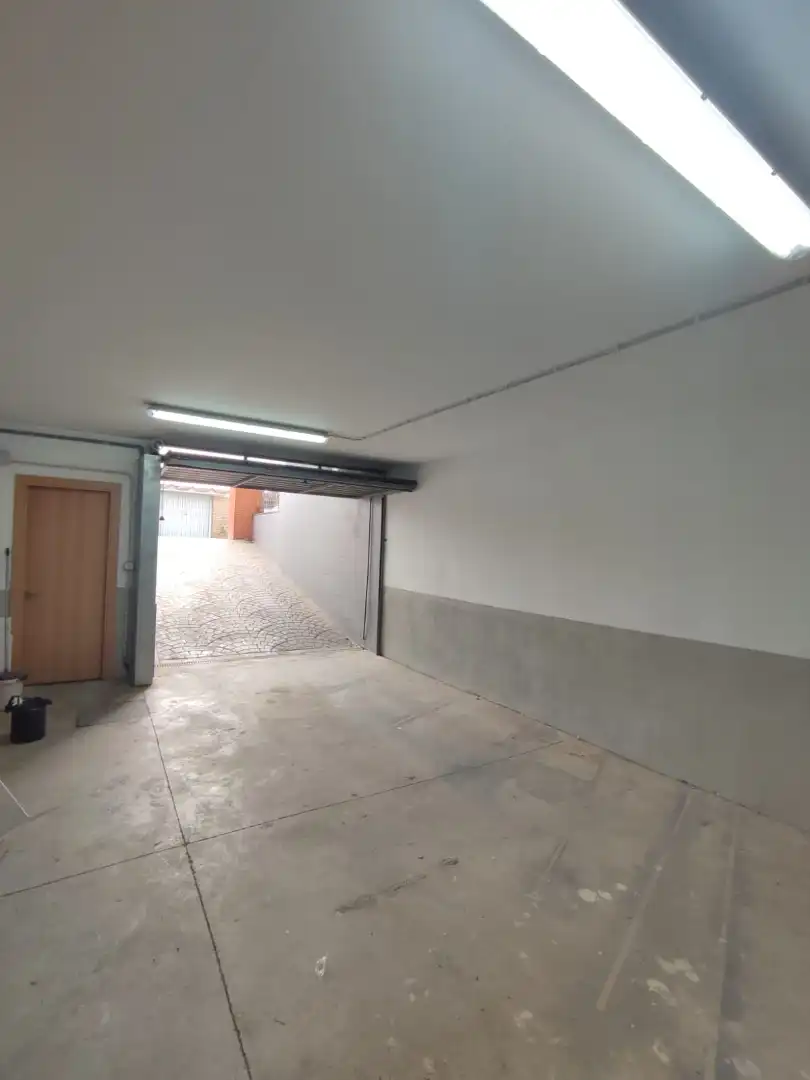 Parking de Casa adosada en venta en Balaguer con Aire acondicionado, Calefacción y Jardín privado