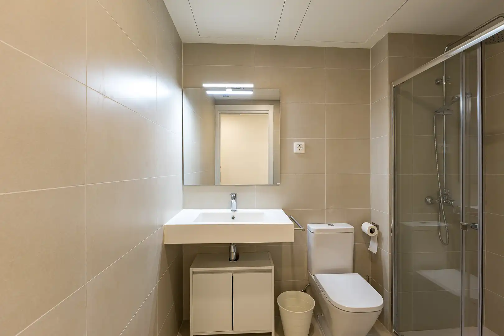 Bathroom of Apartments for sale in Vilanova i la Geltrú  with Air Conditioner, Heating and Storage room