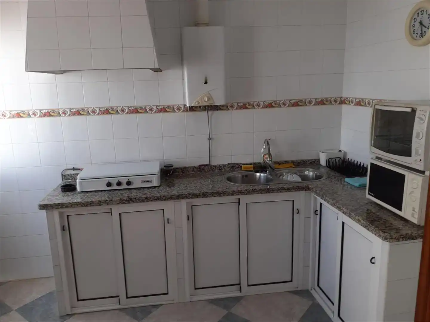 Cuina de Casa adosada en venda en El Almendro amb Jardí privat i Moblat