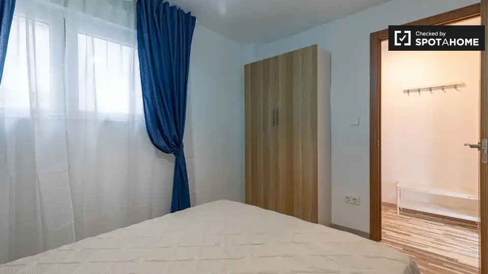 Bedroom of Flat for rent in Valencia  with Air Conditioner, Heating and Furnished