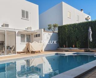Exterior view of House or chalet for sale in Espartinas  with Air Conditioner, Terrace and Storage room