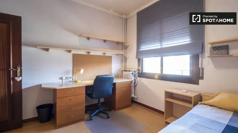Habitación de Piso para compartir en Barcelona con Aire acondicionado, Calefacción y Amueblado