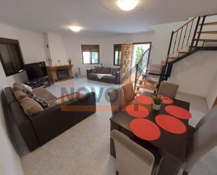 Sala d'estar de Casa o xalet de lloguer en Alginet amb Calefacció, Jardí privat i Moblat