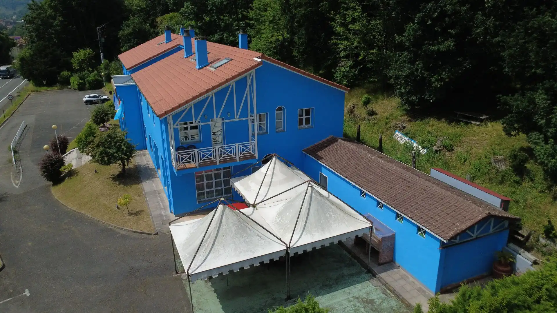 Vista exterior de Edificio en venta en Cangas de Onís